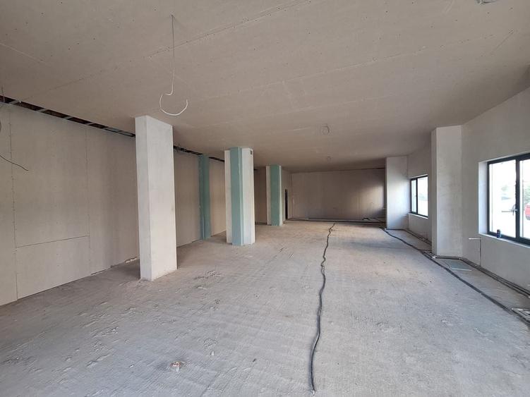 Spațiu comercial, de 275 mp, în Tunari