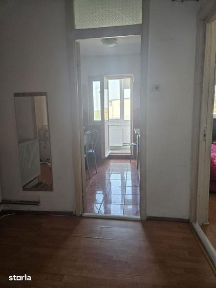Apartament cu 3 camere decomandat în Lipovei