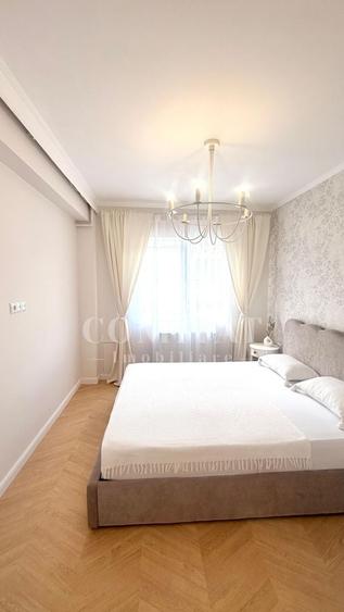 Apartament cu 3 camere semidecomandat în Florești