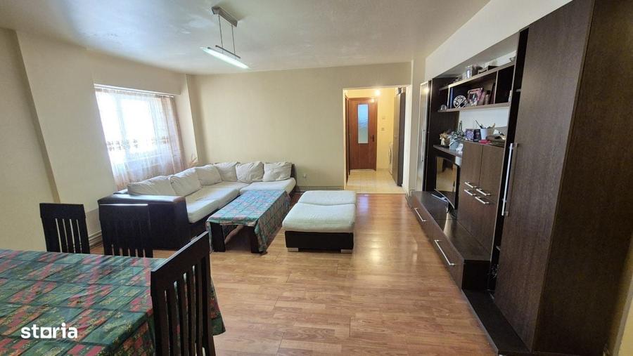 Apartament cu 3 camere semidecomandat în 9 Mai