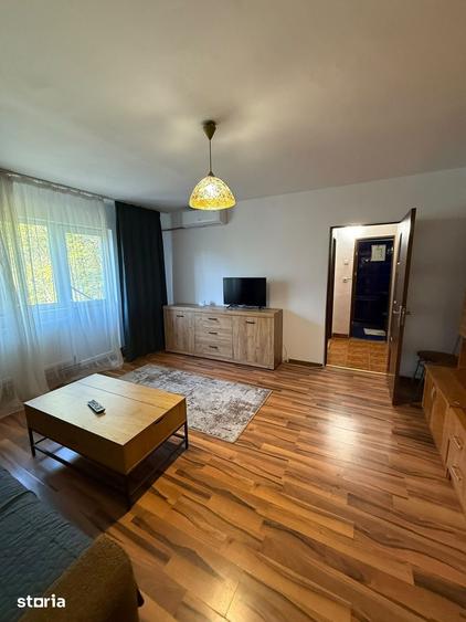 Apartament cu 3 camere semidecomandat în Brazda lui Novac