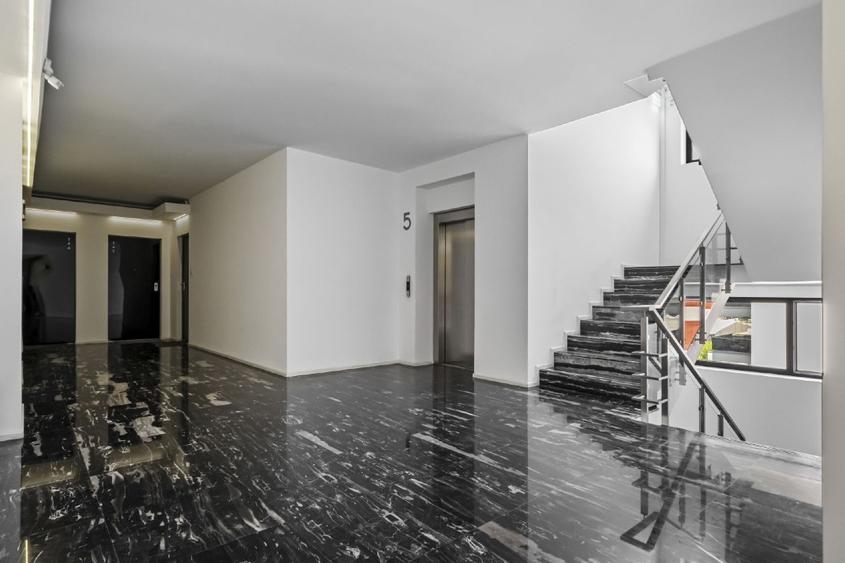 Apartament cu 3 camere decomandat, mobilat în Central