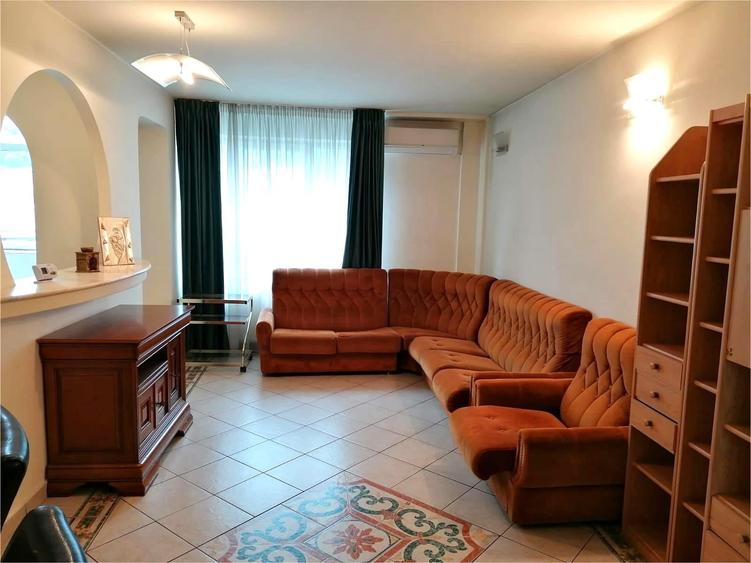 Apartament cu 4 camere decomandat în Centrul Civic