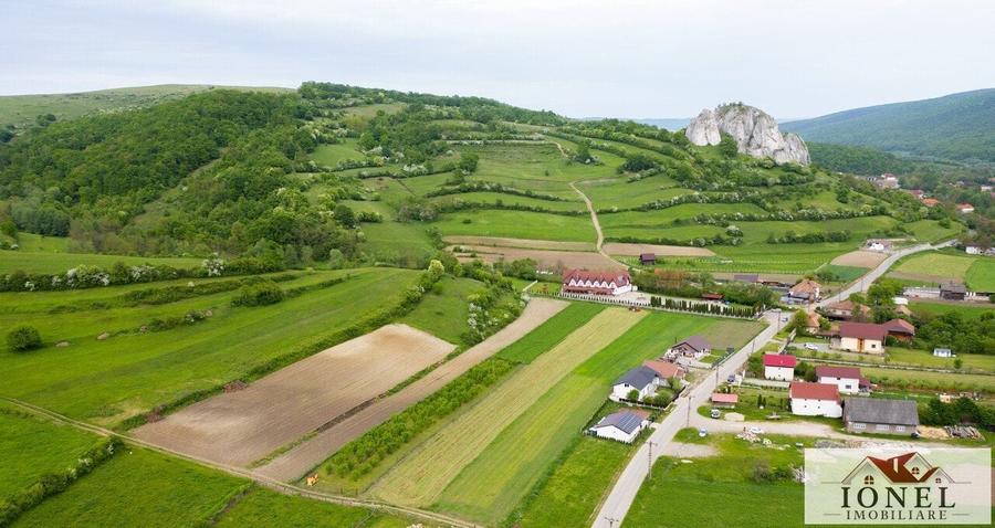 Casă individuală cu 4 camere cu Teren 450 Mp în Meteș