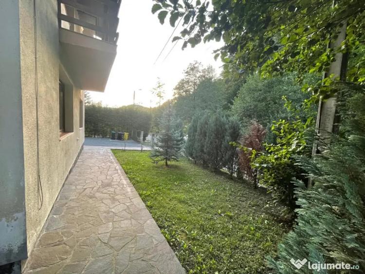 Casă cu 6 camere cu Teren 500 Mp în Firiza