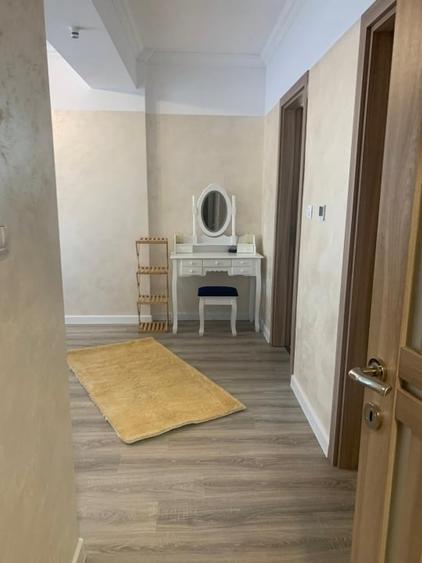 Apartament cu 3 camere decomandat, mobilat în Calea București