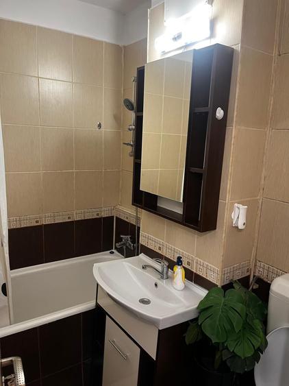 Apartament cu 2 camere decomandat în Titan