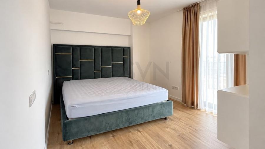 Apartament cu 3 camere semidecomandat în Barbu Văcărescu