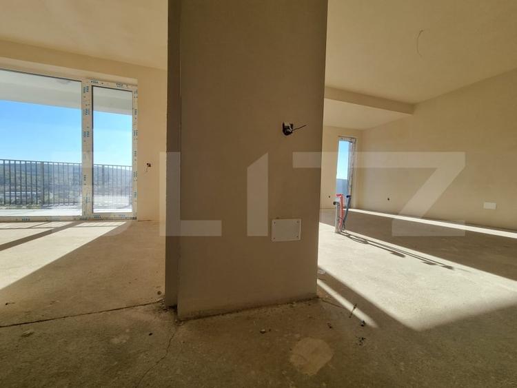 Apartament cu 3 camere semidecomandat în Baciu