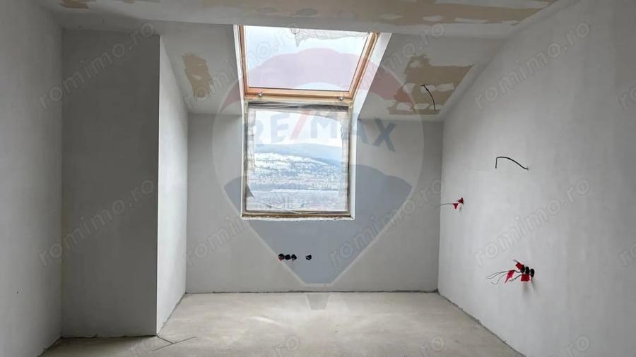 Casă cu 2 camere cu Teren 822 Mp în Central