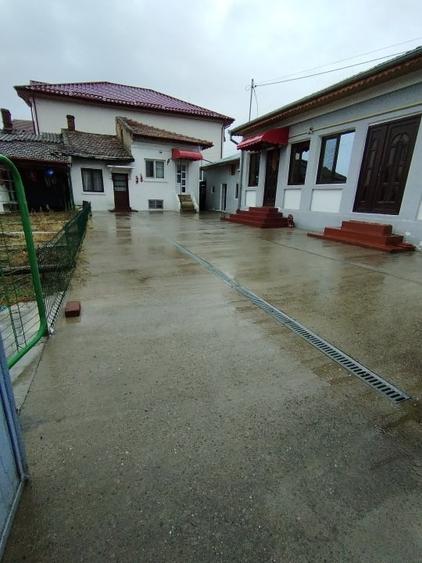 Casă individuală cu 5 camere cu Canalizare în Romanești