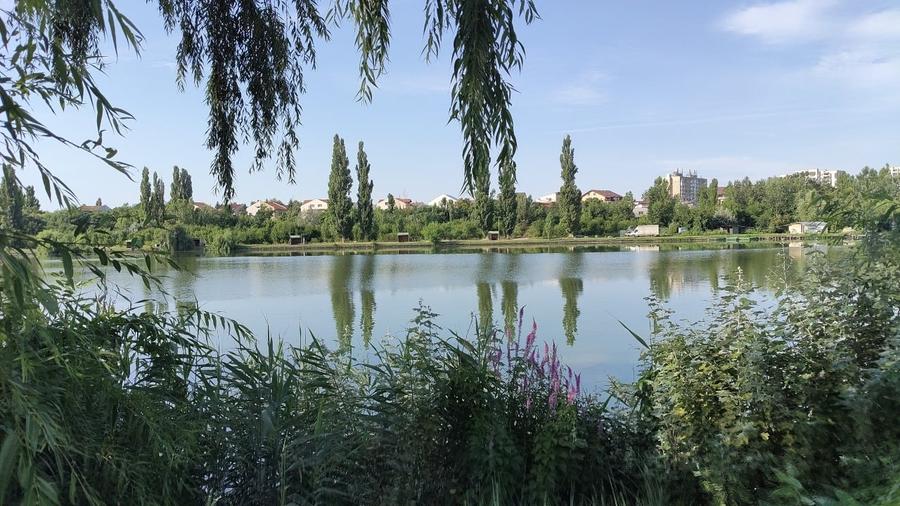 Apartament cu 2 camere decomandat, mobilat în Sisești