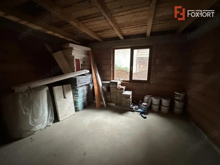 Casă cu 12 camere cu Teren 1560 Mp în Bucovăț (Remetea Mare)