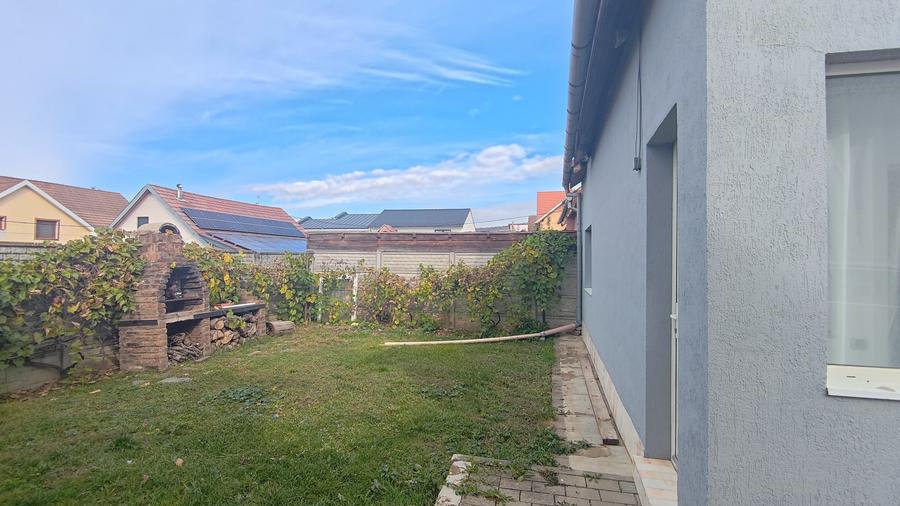 Casă individuală cu 3 camere cu Teren 300 Mp în Gușterița