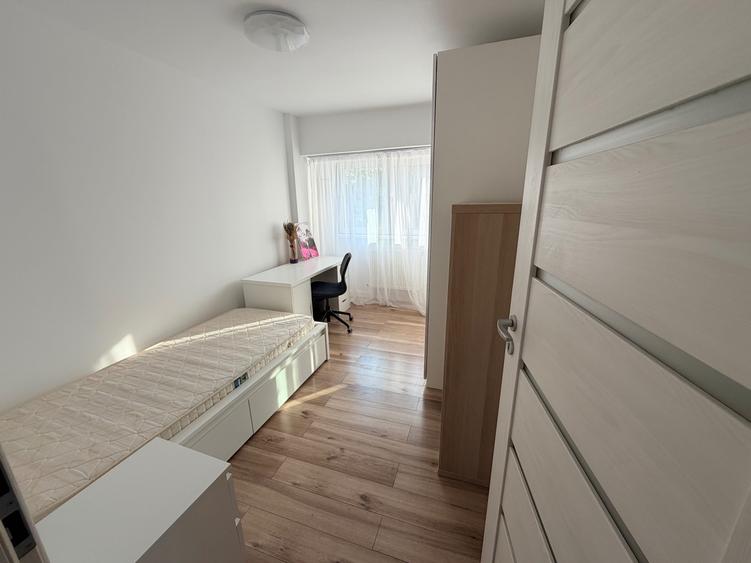 Apartament cu 3 camere decomandat în Berceni