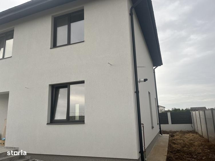 Casă cu 4 camere cu Teren 352 Mp în Berceni