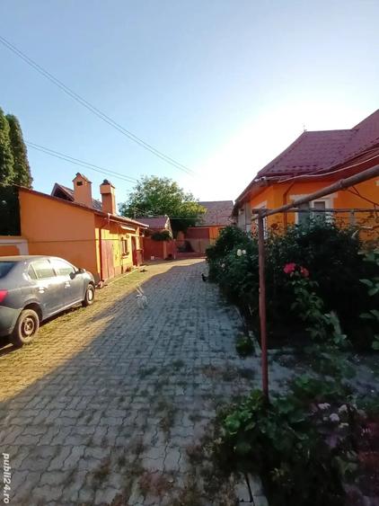 Casă cu Teren 1800 Mp în Stupini