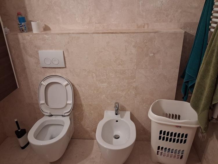 Apartament cu 3 camere decomandat în Vitan