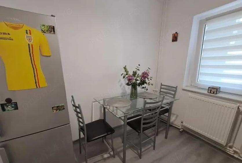 Apartament cu 2 camere decomandat în Casa de Cultură