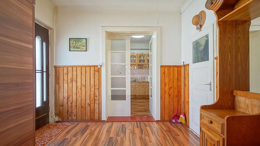 Casă individuală cu 4 camere cu Canalizare în Sânpetru