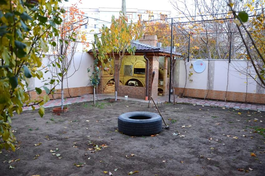 Casă individuală cu 7 camere cu Canalizare în Micro 17