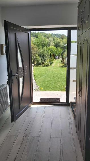Casă cu 4 camere cu Canalizare în Surani