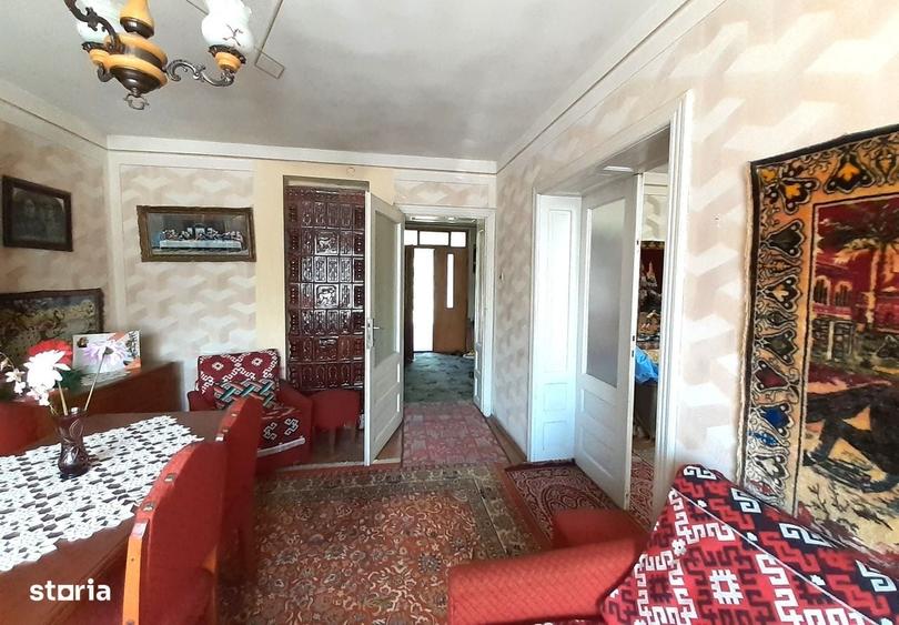 Casă cu 4 camere în Ultracentral