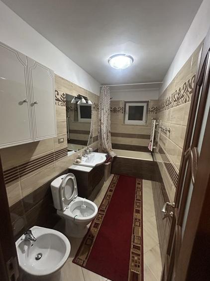 Apartament cu 3 camere decomandat în Exterior Vest
