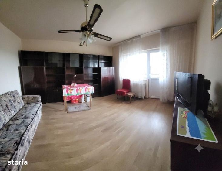 Apartament cu 3 camere decomandat în Micro 6