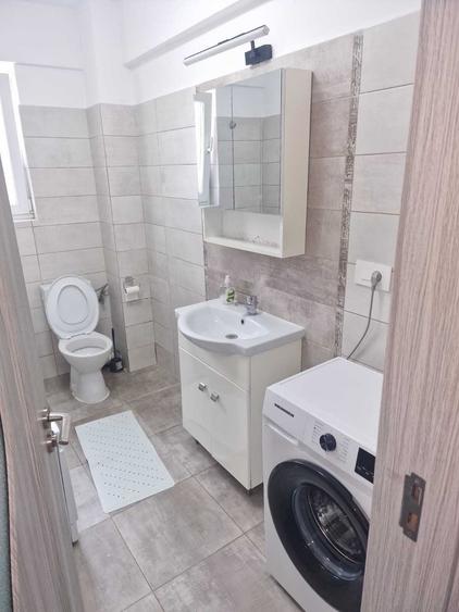 Apartament cu 2 camere semidecomandat în Valea Adâncă