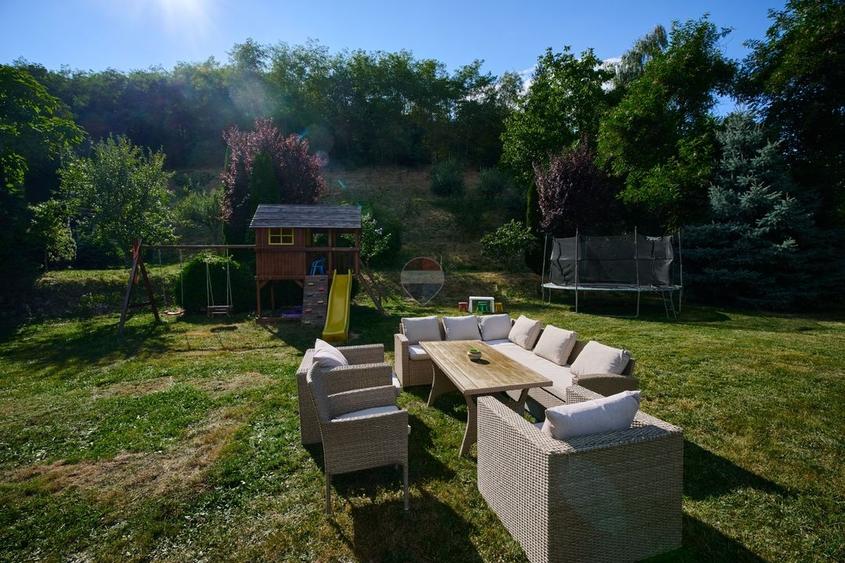 Casă individuală cu 9 camere cu Piscina în Sibiel