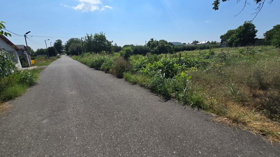 Teren intravilan de 1000 mp, în Petrești