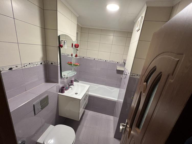 Apartament cu 3 camere decomandat în Sud