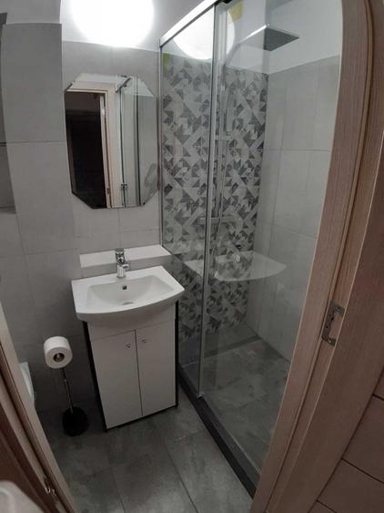Apartament cu 3 camere decomandat în Florești