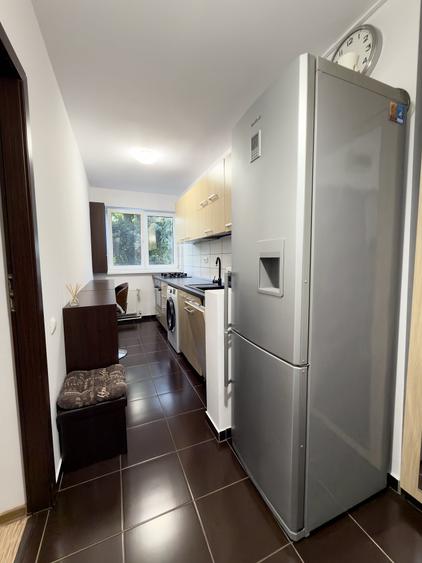 Apartament cu 2 camere semidecomandat, mobilat în Victoriei