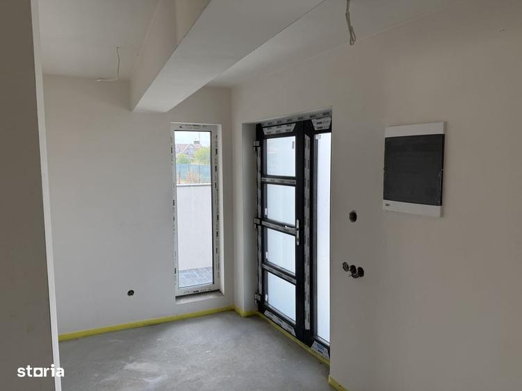 Casă cu 4 camere în Cristian