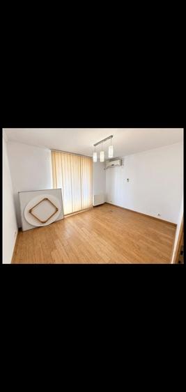 Spațiu comercial, de 92 mp, în Central