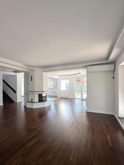 Casă individuală cu 5 camere cu Teren 640 Mp în Odăi