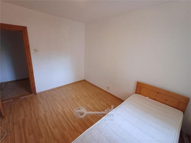 Apartament cu 3 camere decomandat în Nicolina