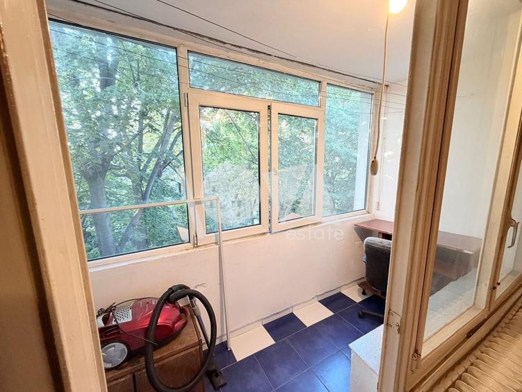 Apartament cu 3 camere decomandat în Valea Ialomiței