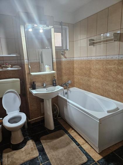 Apartament cu 3 camere decomandat în Ultracentral