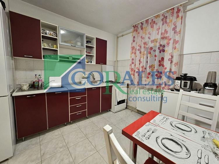 Apartament cu 3 camere decomandat, mobilat în Girocului