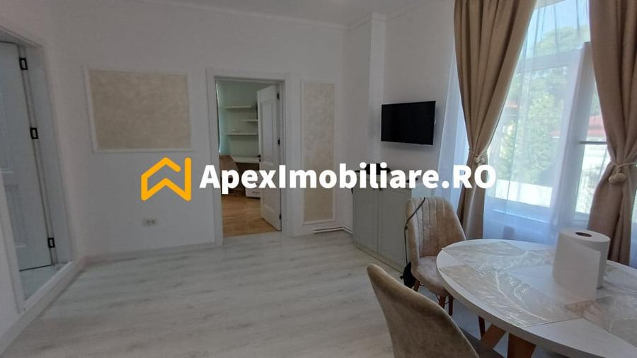 Apartament cu 3 camere semidecomandat în Moșilor