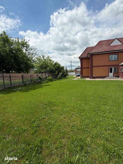 Casă cu 6 camere cu Teren 3160 Mp în Central