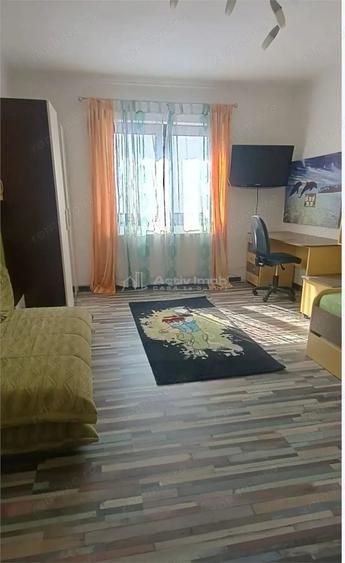 Casă cu 4 camere cu Teren 300 Mp în Central