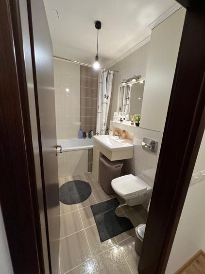 Apartament cu 3 camere decomandat în Florești