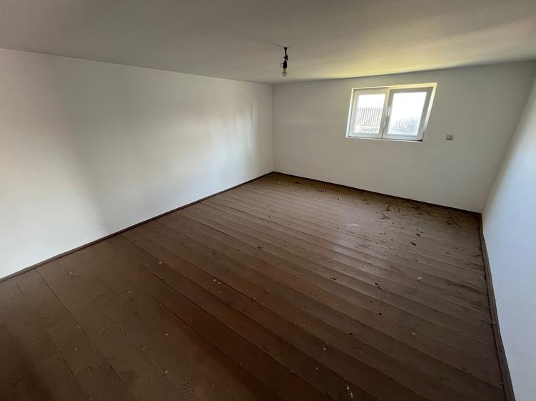 Casă cu 3 camere cu Teren 7000 Mp în Movilița