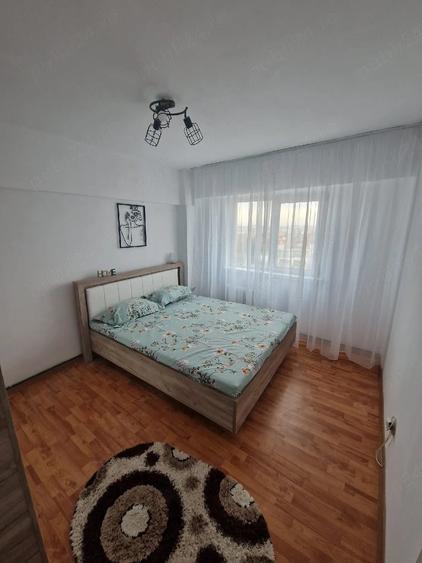 Apartament cu 4 camere decomandat în Rovine