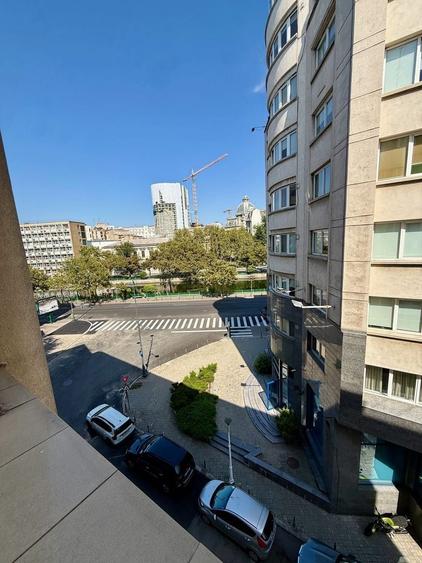 Apartament cu 2 camere semidecomandat, mobilat în Mitropolie