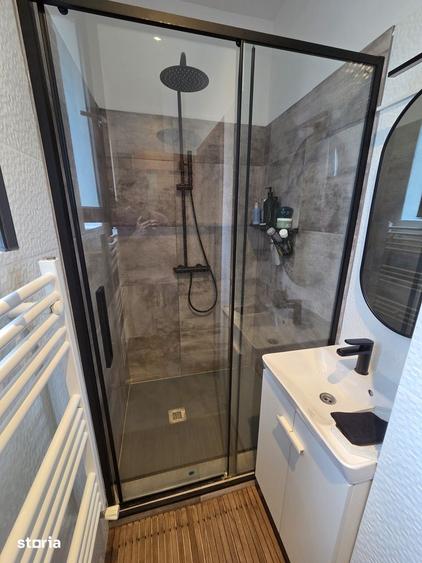 Apartament cu 3 camere, mobilat în Central — fotografia 1